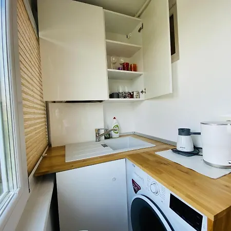 Deluxe Studio Close To The Afi Shopping City Апартаменти *
