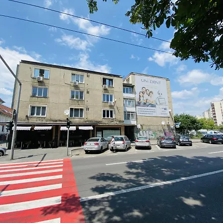 Deluxe Studio Close To The Afi Shopping City Апартаменти
